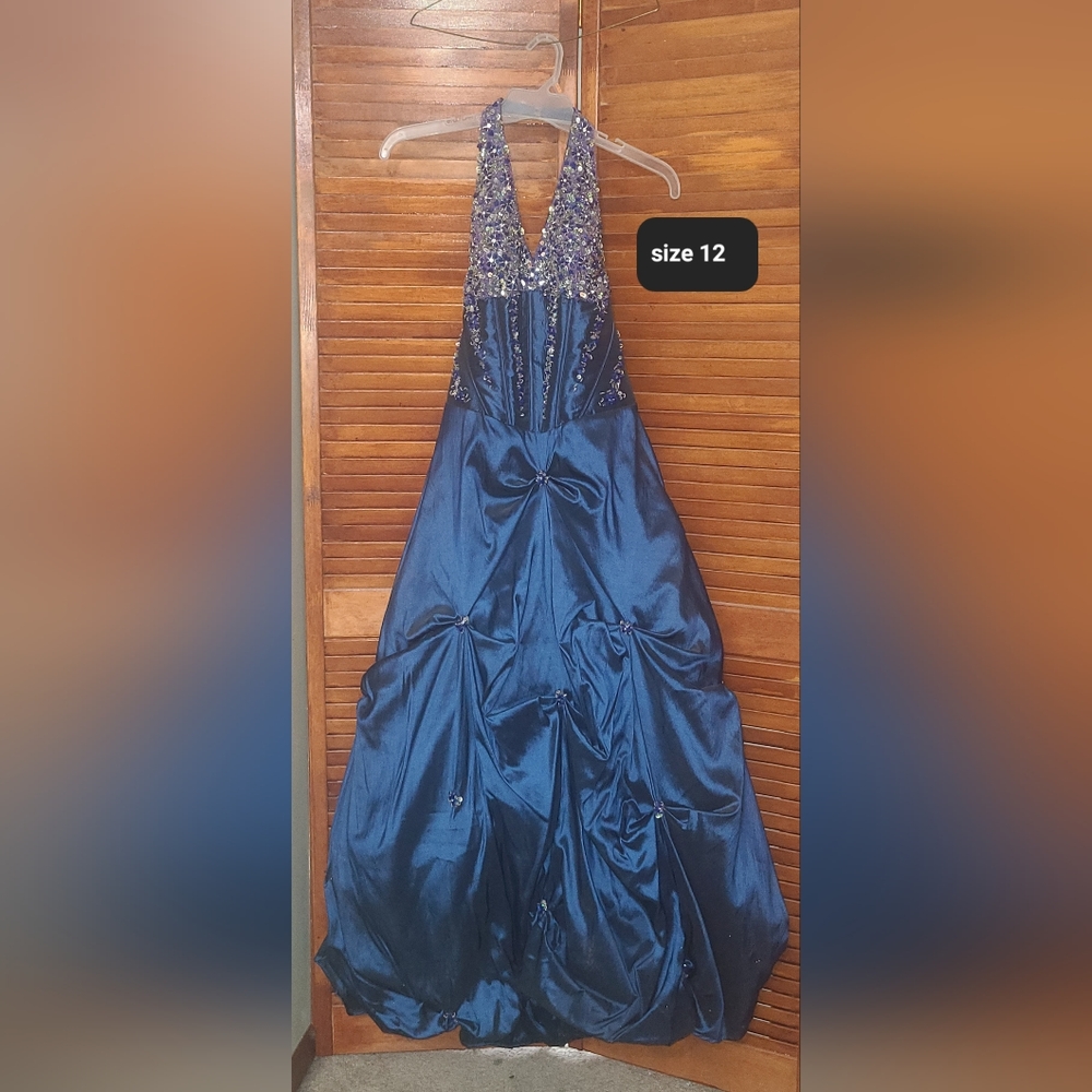 Prom dress / formal occasion dress